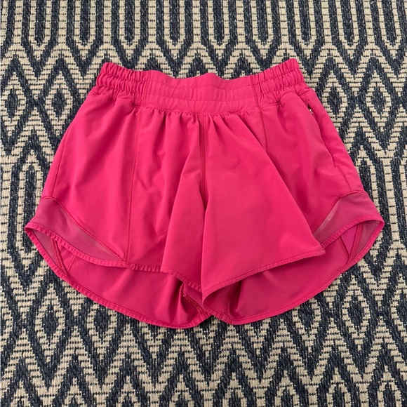 lululemon athletica Pants - Lululemon Hotty Hot Low-Rise 4” Shorts